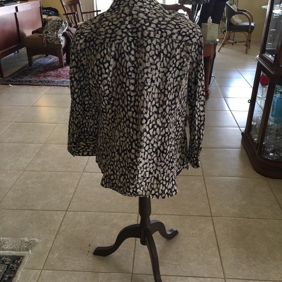 Beautiful Leopard Button Down Blouse Plaque Sleeve - Picture 2 of 5